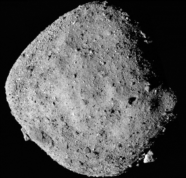 Mẫu đất đầu tiên từ tiểu hành tinh Bennu về đến trái đất - Ảnh 2.