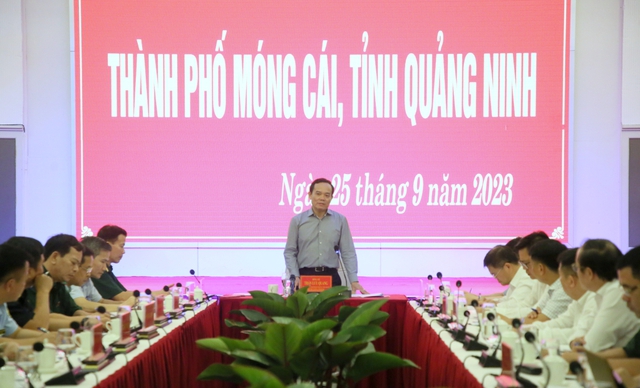 Phó thủ tướng Trần Lưu Quang kiểm tra công tác chống buôn lậu tại Quảng Ninh  - Ảnh 1.