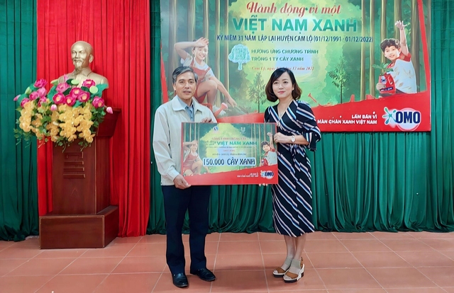 Tháng 12.2022, &quot;Hành động vì một Việt Nam Xanh&quot; của Unilevertrao tặng 150.000 cây xanh cho huyện Cam Lộ, tỉnh Quảng Trị (Ảnh: Unilever)