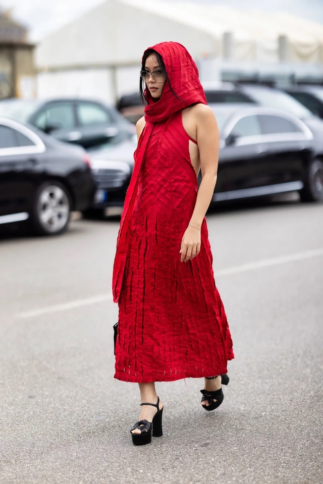 Những trang phục cực đẹp, phong cách trên đường phố Milan  - Ảnh 1.