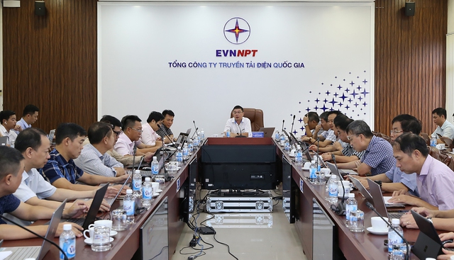 Tổng giám đốc EVNNPT Phạm Lê Phú chủ trì và phát biểu chỉ đạo tại buổi làm việc