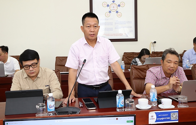 Ông Võ Lương Nhân, Phó giám đốc NPTPMB, báo cáo tại buổi làm việc