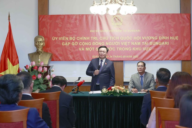 Chủ tịch Quốc hội gặp mặt cộng đồng người Việt tại Bulgaria và các nước châu Âu - Ảnh 2.