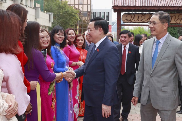 Chủ tịch Quốc hội gặp mặt cộng đồng người Việt tại Bulgaria và các nước châu Âu - Ảnh 1.