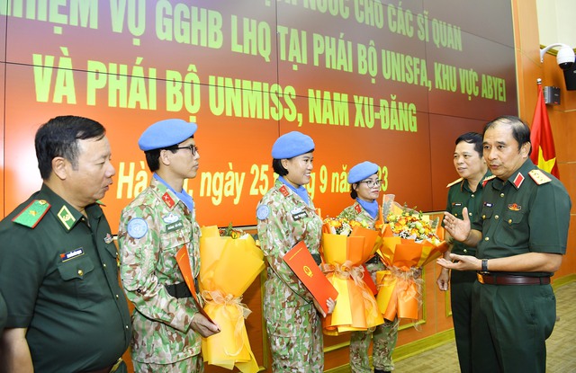 Việt Nam cử thêm 3 sĩ quan tham gia gìn giữ hòa bình Liên Hợp Quốc - Ảnh 1.