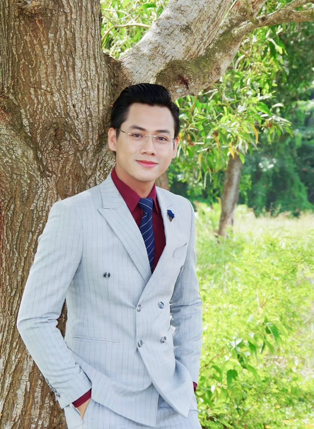 Hot TikToker Lê Hoàng Liệt trở thành MC thời sự nổi tiếng - Ảnh 2.