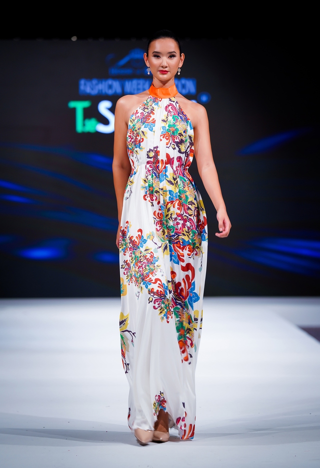 Hồ Trần Dạ Thảo trình diễn bộ sưu tập tại London Fashion Week  - Ảnh 4.