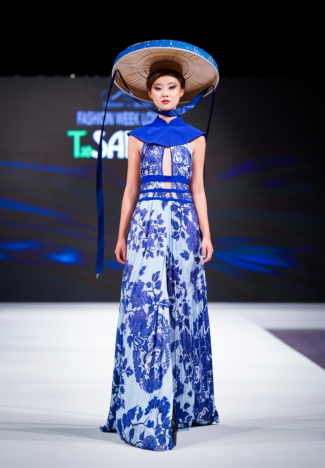 Hồ Trần Dạ Thảo trình diễn bộ sưu tập tại London Fashion Week - Ảnh 3.