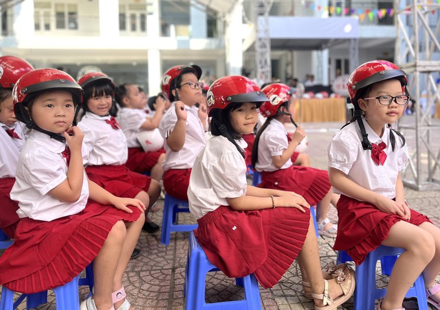 Honda Việt Nam tặng 2 triệu mũ bảo hiểm cho học sinh lớp 1 trên toàn quốc - Ảnh 2.