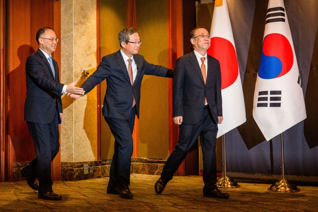 Trung - Nhật - Hàn nhất trí tái tổ chức hội nghị thượng đỉnh ba bên - Ảnh 1.