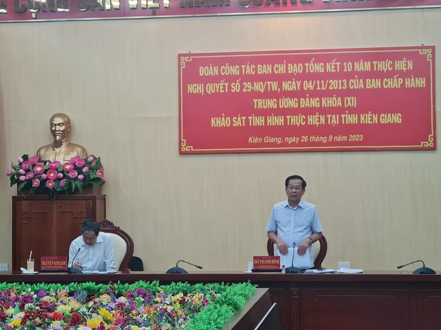 Bộ trưởng Nguyễn Kim Sơn ấn tượng với kết quả đổi mới giáo dục tại Kiên Giang - Ảnh 1.