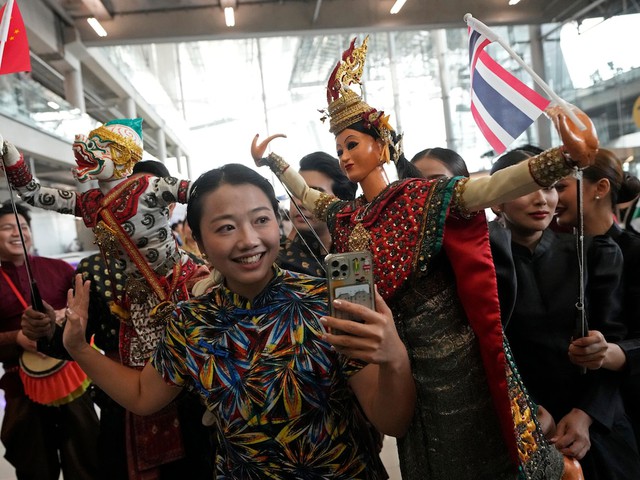 Thái Lan muốn gì khi cấp tốc miễn thị thực cho khách Trung Quốc? - Ảnh 1.