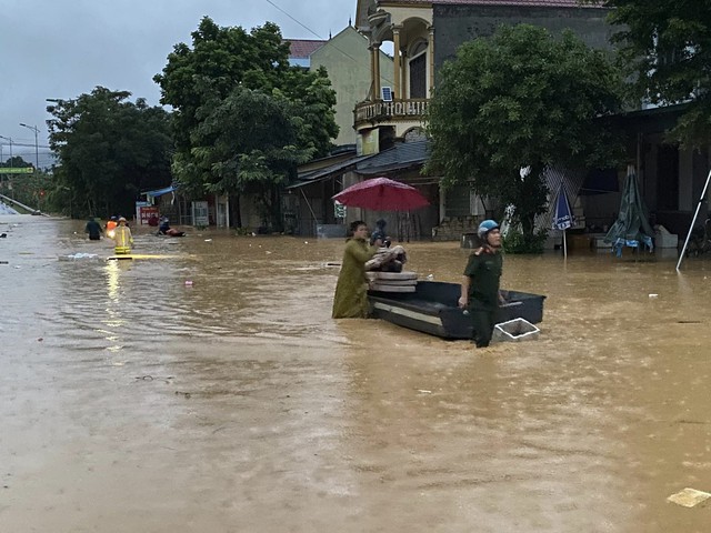 Nghệ An: Người dân chạy lũ trong đêm - Ảnh 2.