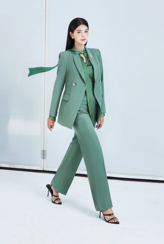 Khắc họa hình ảnh quý cô bản lĩnh, chuyên nghiệp với những set đồ suit sang chảnh - Ảnh 1. Khắc họa hình ảnh quý cô bản lĩnh, chuyên nghiệp với những set đồ suit sang chảnh - Ảnh 1.