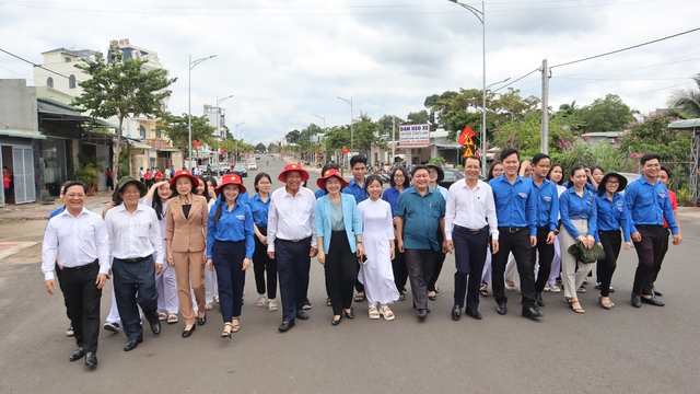 Khánh thành công trình “Đường cờ Tổ quốc” tại Bình Phước - Ảnh 3.