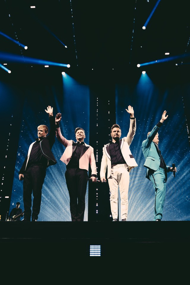 Concert Westlife tại Việt Nam cháy vé, fan Việt ‘trông ngóng’ thị trường chợ đen - Ảnh 2.