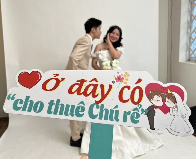 Nữ độc thân thuê chú rể chụp ảnh cưới - Ảnh 3.