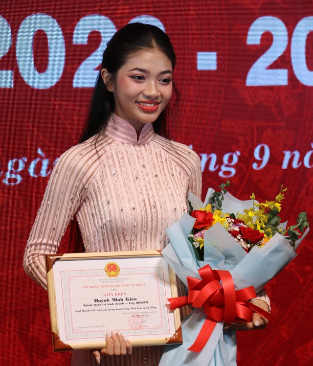 Á hậu Hoa hậu Thế giới Việt Nam 2023 Minh Kiên được trường đại học khen thưởng - Ảnh 2.