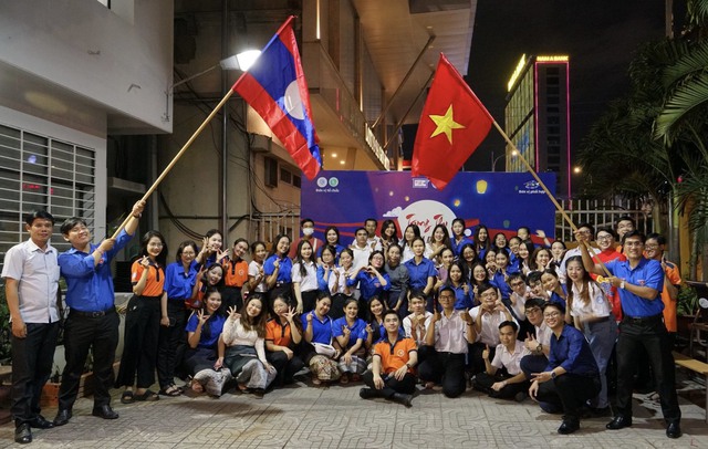 Trung thu ý nghĩa của sinh viên Việt Nam và Lào - Ảnh 3.