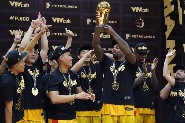 Đánh rơi chiến thắng, Nha Trang Dolphins ngậm ngùi nhìn Saigon Heat đăng quang VBA 2023 - Ảnh 4.