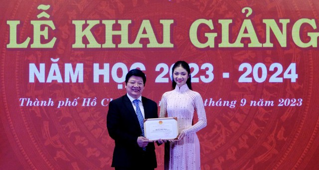 Á hậu Hoa hậu Thế giới Việt Nam 2023 Minh Kiên được trường đại học khen thưởng - Ảnh 3.