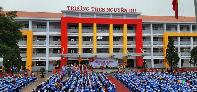 Tết Trung thu học sinh thỏa thích “mua sắm” tại “Gian hàng không đồng” - Ảnh 5.