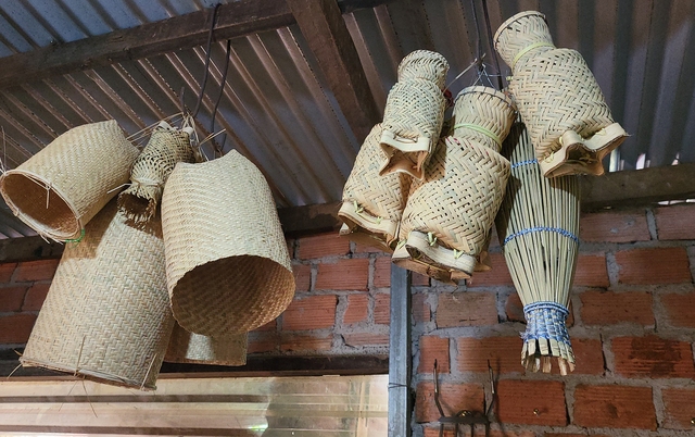 Một số sản phẩm từ nghề đan lát của người thôn Duệ