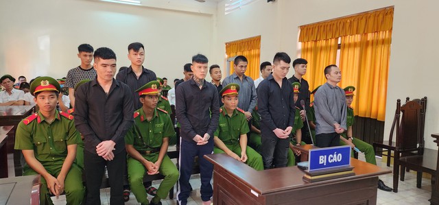 Tuyên án nhóm bị cáo gây rối trật tự công cộng tại Phú Quốc - Ảnh 1.