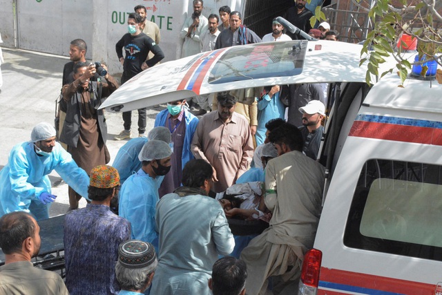 Đánh bom đẫm máu tại nhà thờ Hồi giáo Pakistan, hơn 50 người thiệt mạng - Ảnh 2.