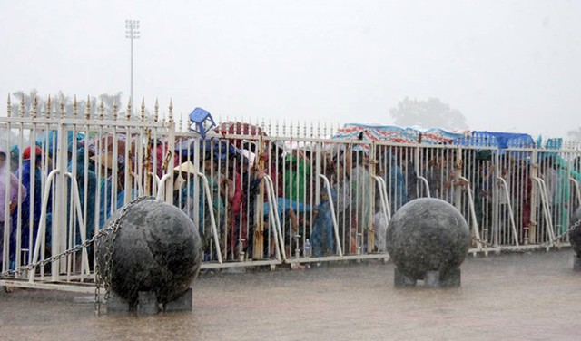 Nhìn quả cầu đá ở Ôn Châu, lại nhớ đến sân Mỹ Đình - Ảnh 1.