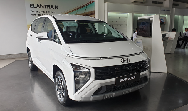 Xả hàng tồn kho, Hyundai Stargazer 'đại hạ giá' hơn 100 triệu đồng - Ảnh 1.