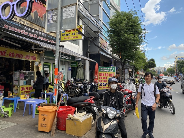 ‘Đất vàng’ xung quanh các trường ĐH: Phục vụ sinh viên là đủ - Ảnh 5. ‘Đất vàng’ xung quanh các trường ĐH: Phục vụ sinh viên là đủ - Ảnh 5.