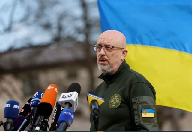 Giữa chiến dịch phản công, Tổng thống Ukraine tuyên bố thay Bộ trưởng Quốc phòng - Ảnh 1.