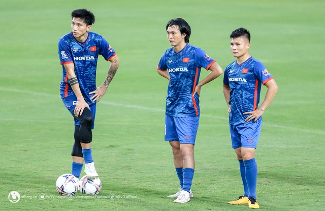 HLV Troussier công bố danh sách đội tuyển Việt Nam đấu Trung Quốc, Hàn Quốc - Ảnh 1.