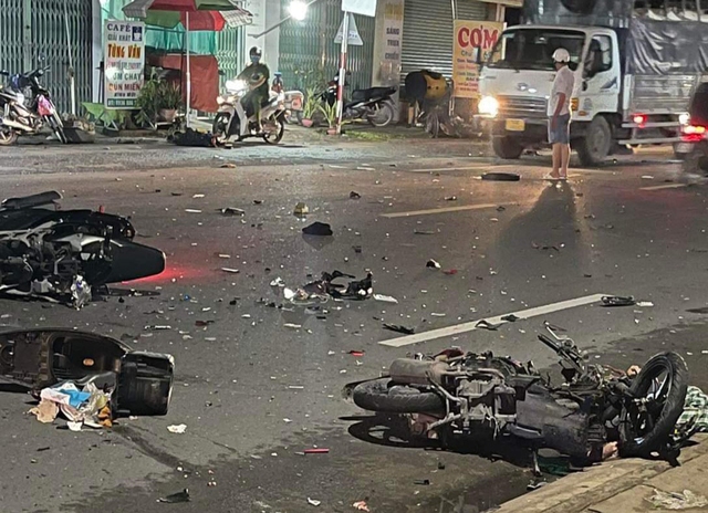 Tiền Giang: 3 xe máy tông nhau trên QL50 làm 2 người tử vong - Ảnh 1.