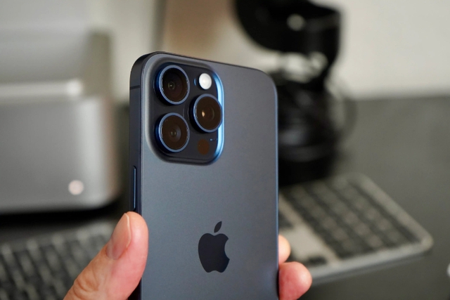 Apple sắp tung bản cập nhật giải quyết vấn đề iPhone 15 quá nóng - Ảnh 1.