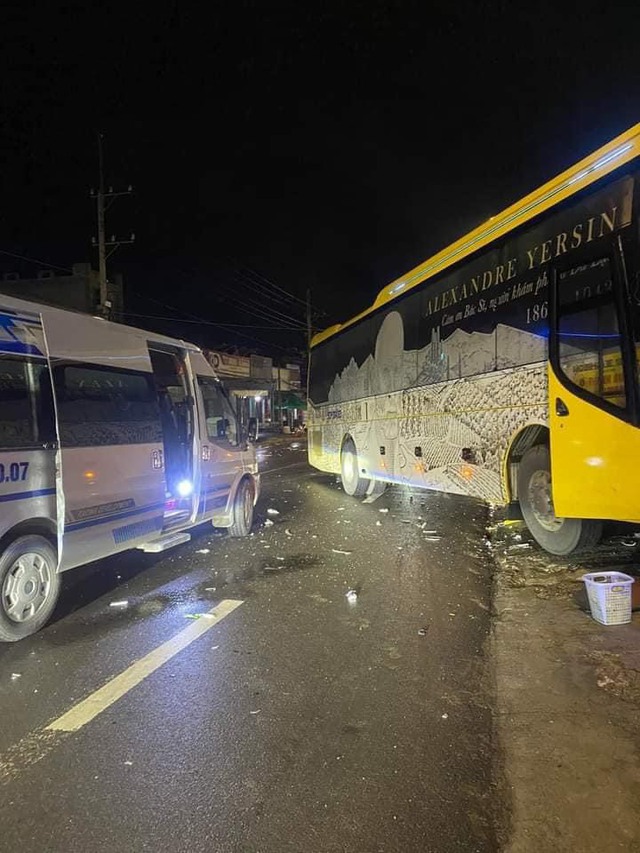 Tai nạn giữa 2 xe khách ở Đồng Nai, 4 người tử vong - Ảnh 2.