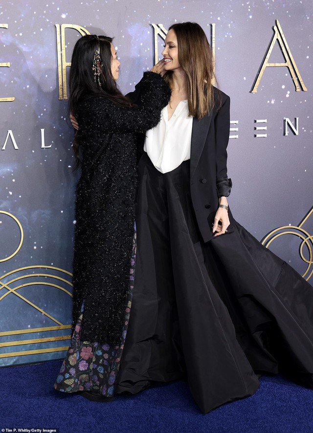 Nữ minh tinh Angelina Jolie ra mắt thương hiệu thời trang… trị liệu - Ảnh 10.