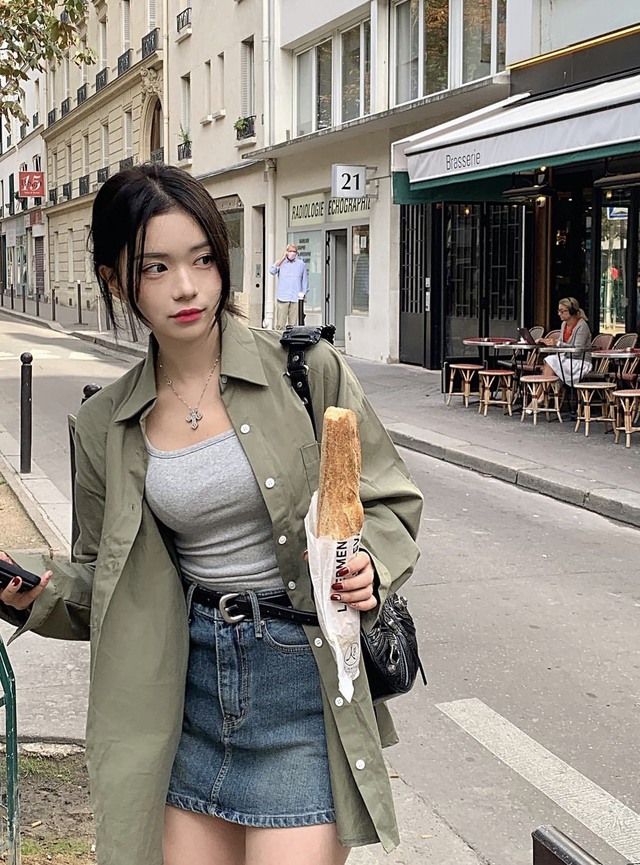 Các kiểu áo khoác này thường xuất hiện trong tủ đồ của các cô nàng sành mặc - Ảnh 2. Các kiểu áo khoác này thường xuất hiện trong tủ đồ của các cô nàng sành mặc - Ảnh 2.