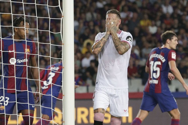 Căng thẳng vụ hối lộ trọng tài, Barcelona cắt đứt quan hệ với CLB Sevilla - Ảnh 2.