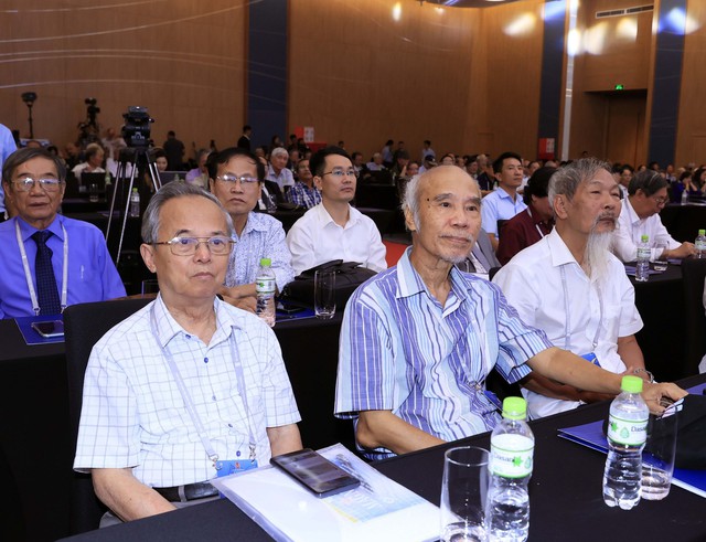 Chủ tịch nước Võ Văn Thưởng dự Hội nghị đại biểu nhà văn lão thành Việt Nam - Ảnh 5.