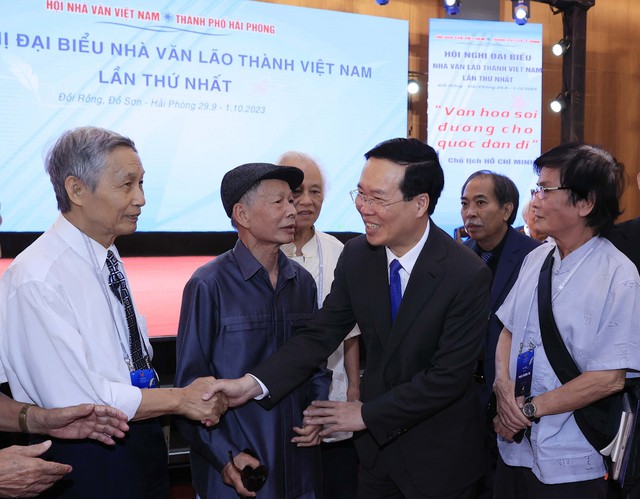 Chủ tịch nước Võ Văn Thưởng dự Hội nghị đại biểu nhà văn lão thành Việt Nam - Ảnh 2.