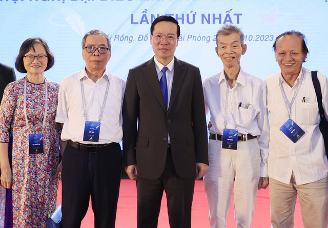 Chủ tịch nước Võ Văn Thưởng dự Hội nghị đại biểu nhà văn lão thành Việt Nam - Ảnh 3.