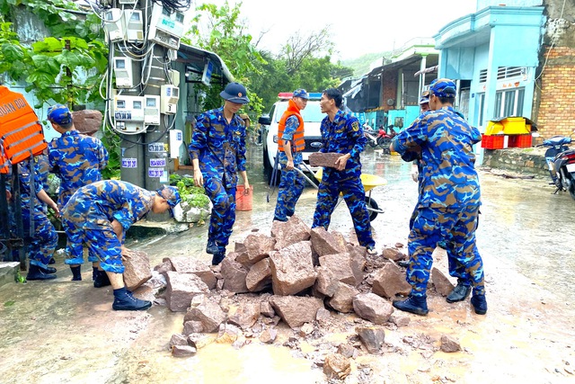 Sạt lở bờ biển Phú Quốc: Khoảng 20 nhà dân bị ảnh hưởng trực tiếp - Ảnh 1.