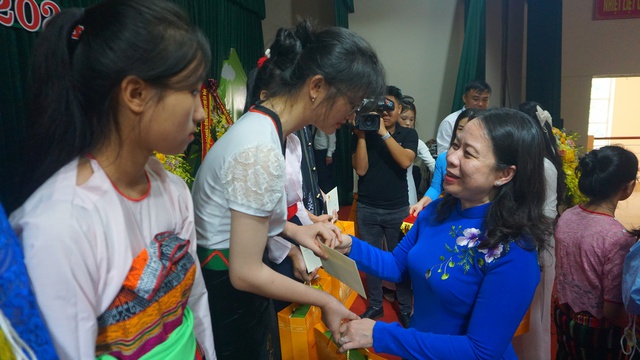 Phó chủ tịch nước Võ Thị Ánh Xuân dự khai giảng năm học mới tại Thanh Hóa - Ảnh 2.
