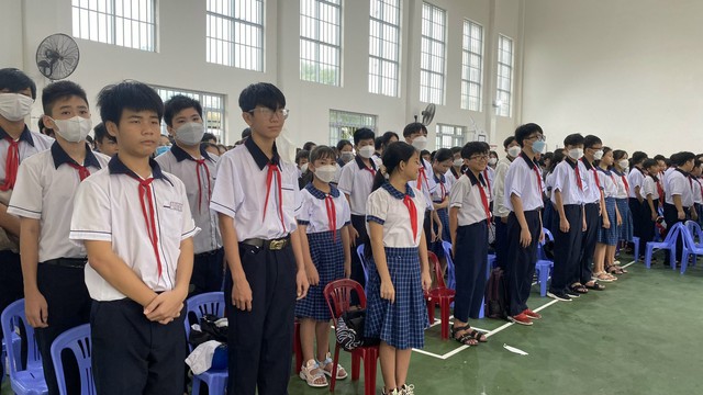 Khai giảng ở Kiên Giang: Không để bất cứ học sinh nghèo nào bỏ học  - Ảnh 3.