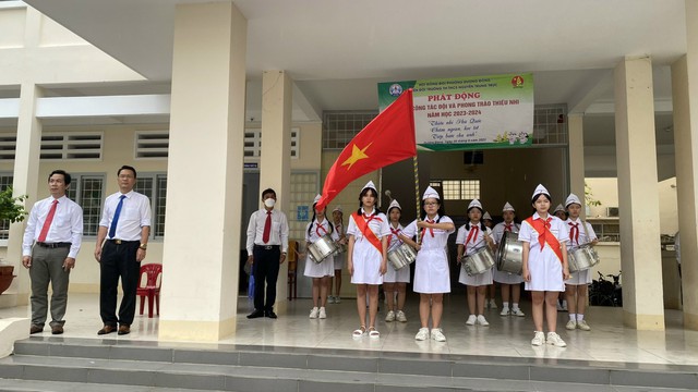 Khai giảng ở Kiên Giang: Không để bất cứ học sinh nghèo nào bỏ học  - Ảnh 4.