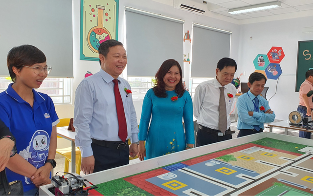 Phó chủ tịch TP.HCM Dương Anh Đức dự khánh thành trường THCS hiện đại - Ảnh 3.
