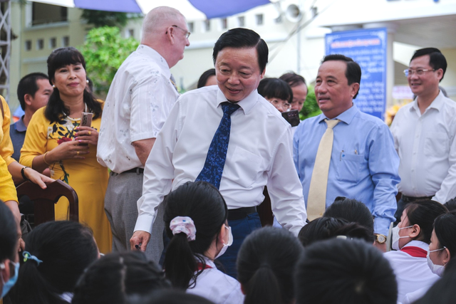 Phó thủ tướng Trần Hồng Hà và lời nhắn đặc biệt cho học sinh miền Tây - Ảnh 1.