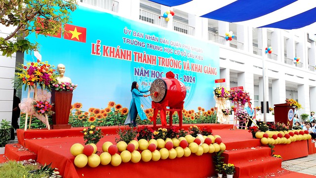 Phó chủ tịch TP.HCM Dương Anh Đức dự khánh thành trường THCS hiện đại - Ảnh 9.